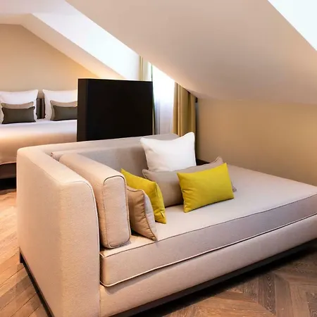 Hotel D