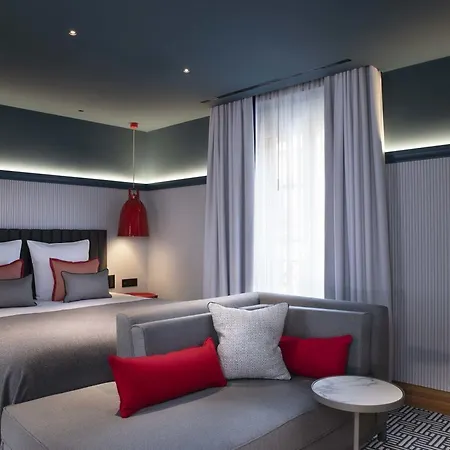 D Hotel 4*