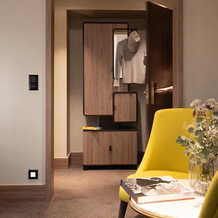 Hotel D