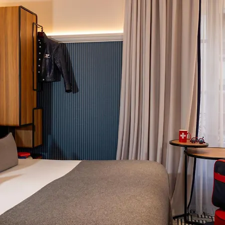 D Hotel 4*