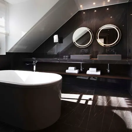 D Hotel 4*