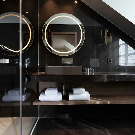 D Hotel