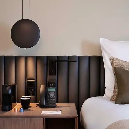D Hotel 4*