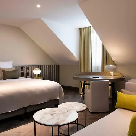 D Hotel 4*